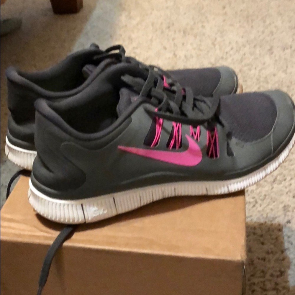 Nike Free 5.0 tennis shoes